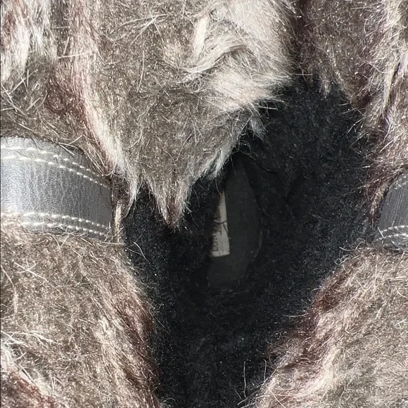 London Fog Black and Gray Winter Boots with Faux Fur - Picture 7 of 14